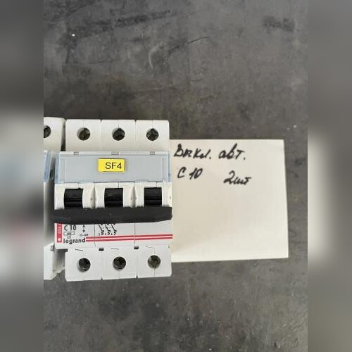 Выключатель авт.DX3 3P 10A С 407857 б/у