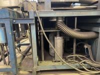 Установка с абразивными щетками для удаления облоя