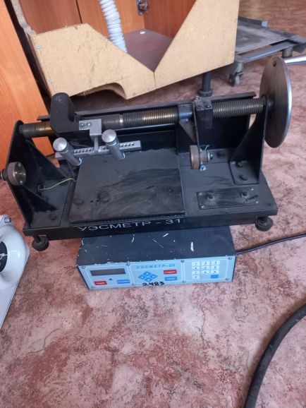 Установка для измерения  уд.электр.сопротивл.