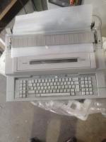 электронная пишущая машинка Olivetti