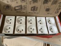 Розетка Legrand 74111