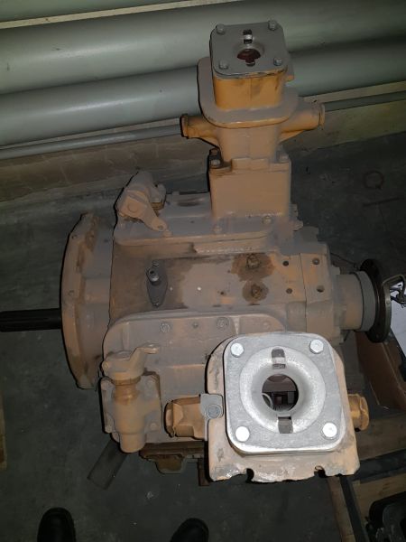 коробку передач КПП 24-12-1СП для бульдозеров Т-130 / Т-170. 