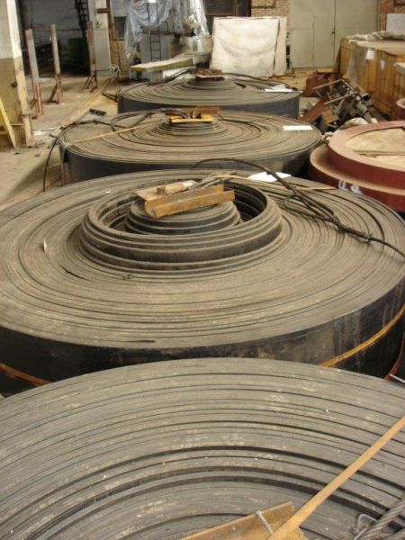 Подводящий конвейер укладчика с лентой