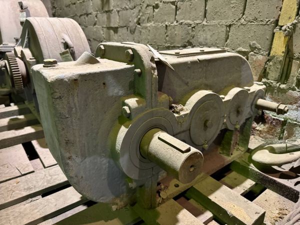 Редуктор вертикальный трехступенчатый ВК-550-31,5-23-У3 б/у