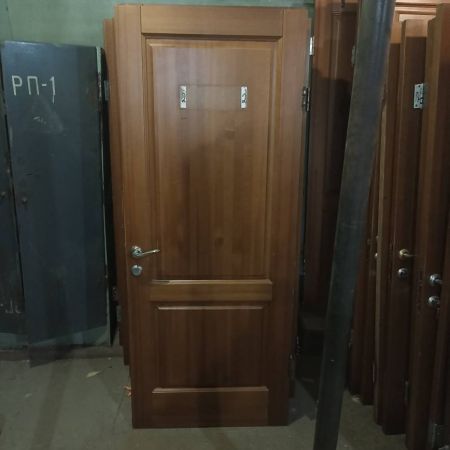 Дверь деревянная 