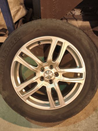 Автомобиль Volvo XC90