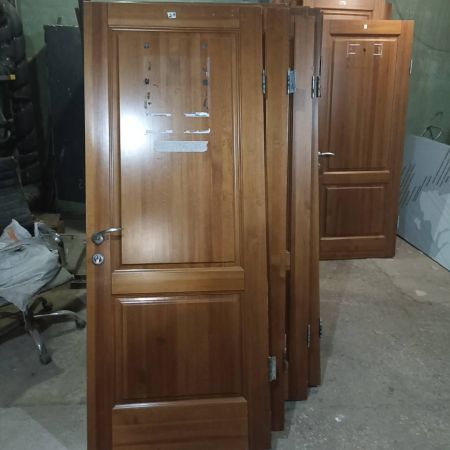 Дверь деревянная 