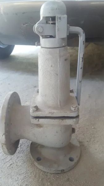 Клапан предохранительный Ду100 Ру40 б/у