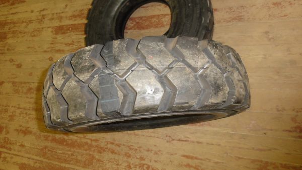 Шинокомплект 7.00-12 маленькие колеса дл 2-тн погрузчика товарный знак MAXAM завод изготовитель Sailun 