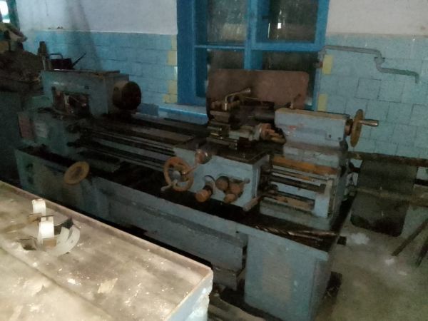 Станок токарный TOS SV-18RA