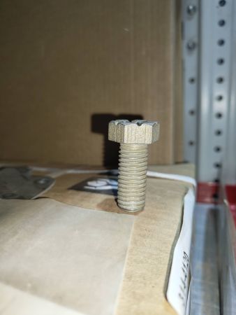 Болт 09409907 Terex