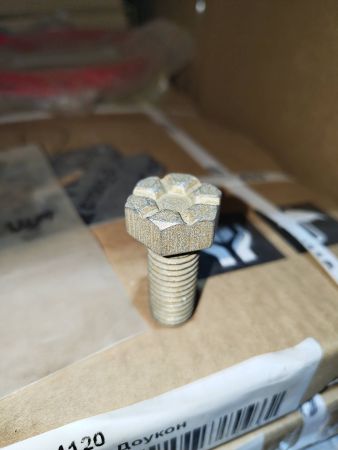 Болт 09409907 Terex