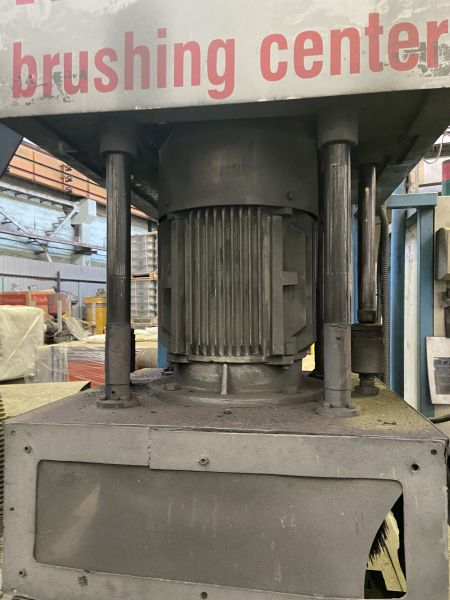 Установка для удаления облоя с алюминиевых дисков