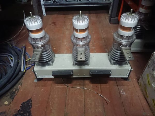 ВЫКЛЮЧАТЕЛЬ ВАКУУМНЫЙ