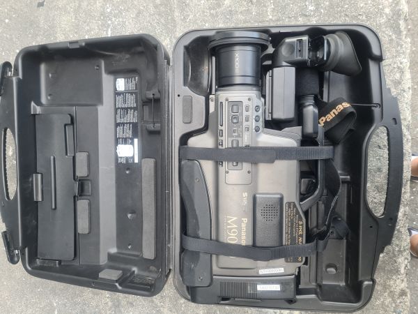 ВИДЕОКАМЕРА PANASONIC M-9000