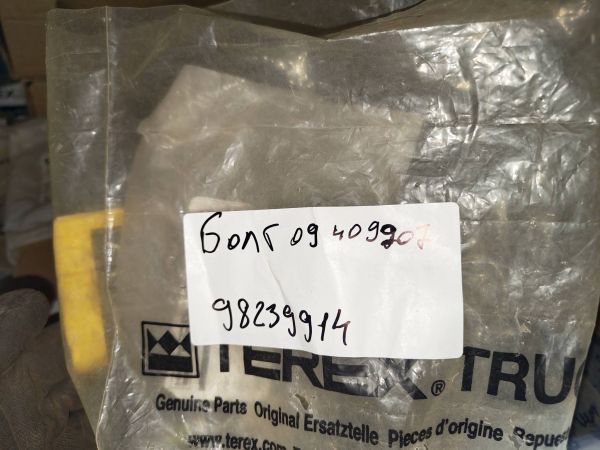 Болт 09409907 Terex