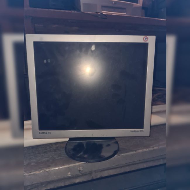 Монитор TFT SAMSUNG 172V