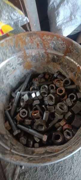 Болты разные б/у