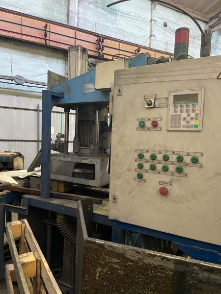 Установка для удаления облоя с алюминиевых дисков