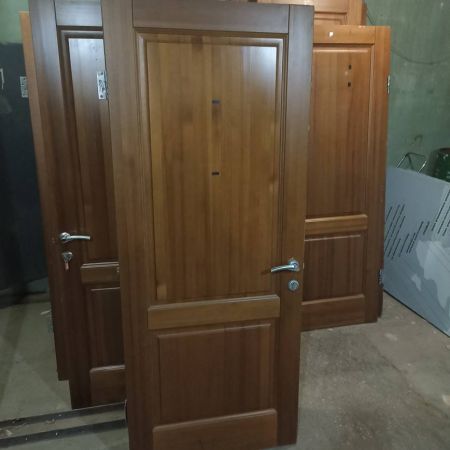 Дверь деревянная 