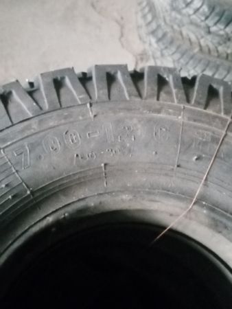 шина на вилочный погрузчик