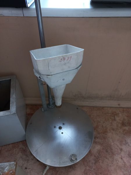 Установка для определения угла естественного откоса