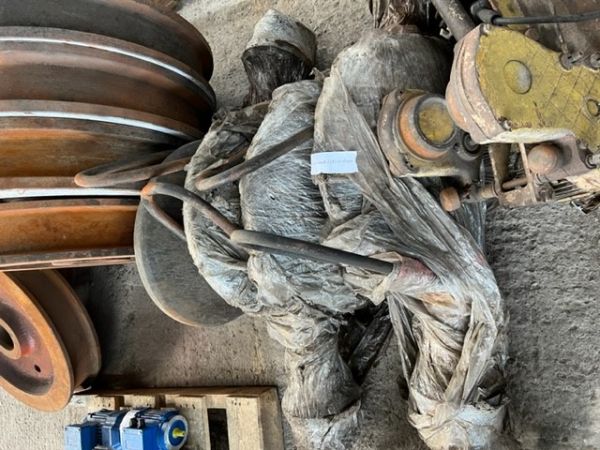 Крюк крановый 22А1 в сборе