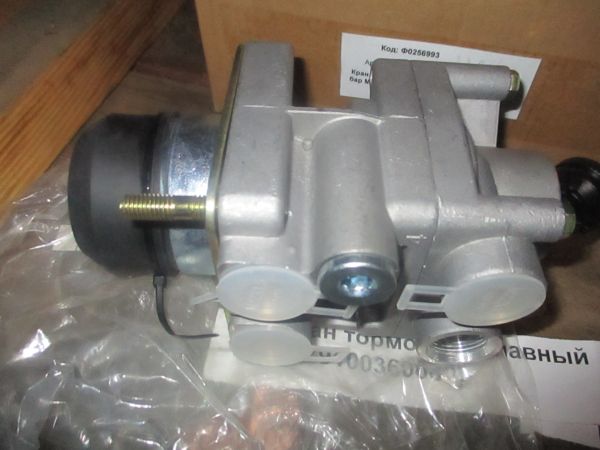 Кран тормозной главный (DZ9100360080)