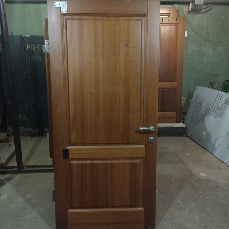 Дверь деревянная 