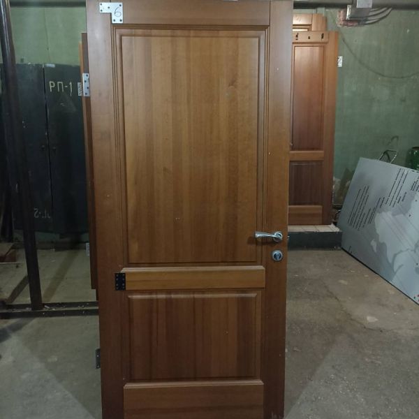 Дверь деревянная 