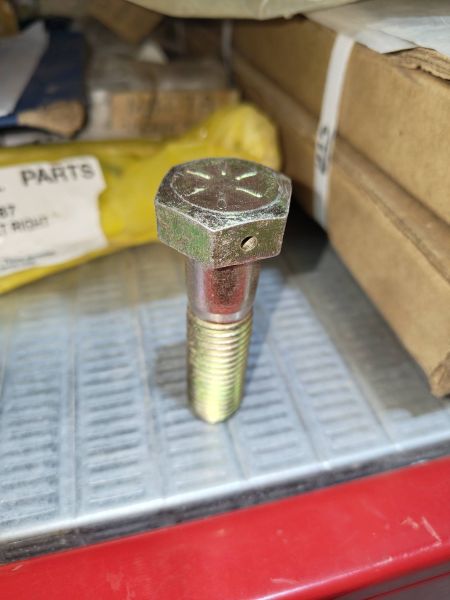 Болт 09256717 Terex