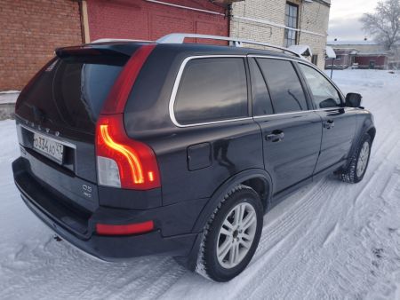 Автомобиль Volvo XC90