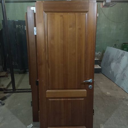 Дверь деревянная 