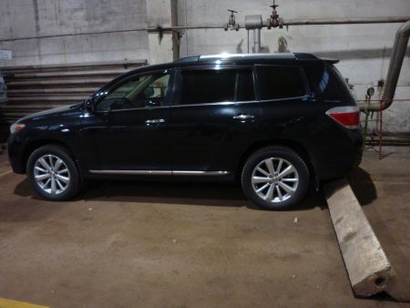 Автомобиль Toyota Highlander