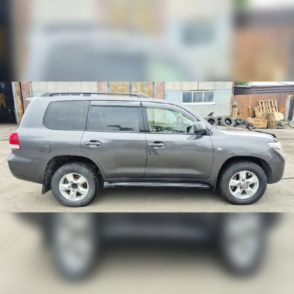 TOYOTA LAND CRUISER 200