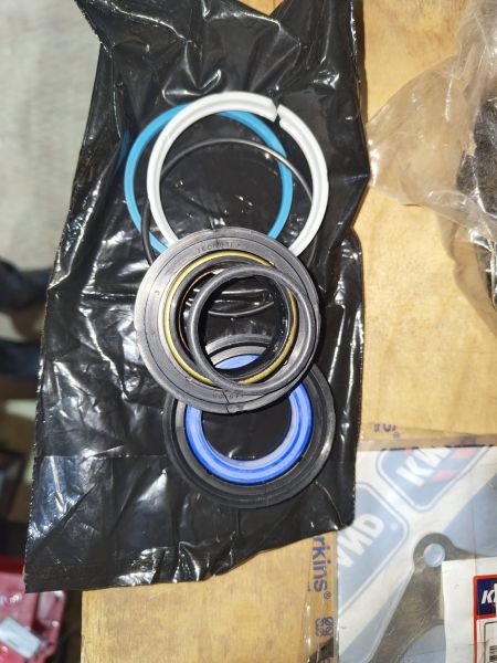 Комплект сальников 2505007310 Haulotte