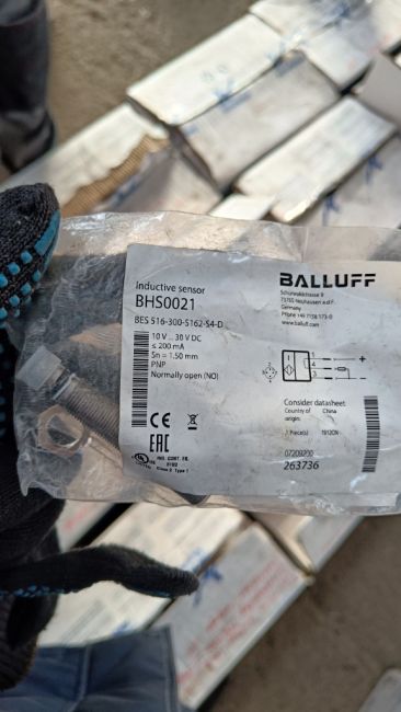 НПА_Датчик бесконтактный BALLUFF 1-800-543-8390 BHS0041 BES 516-300-S295/2.062"-S4 10-30 V DC 200mA Sn=2