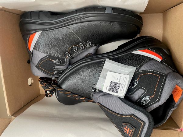 Ботинки кожаные с защ поликарб подн 200Дж, МБС, зимние (натур.мех), подошва ПУ/нитрил с антискользящ. протектором, р.43, ТР ТС 019/2011