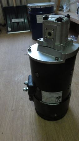 НПА_Насос с электродвигателем рулевого управления ЕВ 735 А072хА1А17 - 3ЕС 0,7/7,5/32 (в сборе)