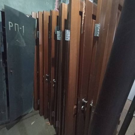 Дверь деревянная 