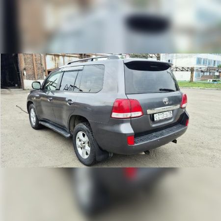 TOYOTA LAND CRUISER 200