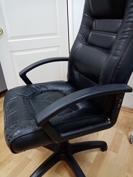 Кресло BOREAUCRAT T-9906 AXAN