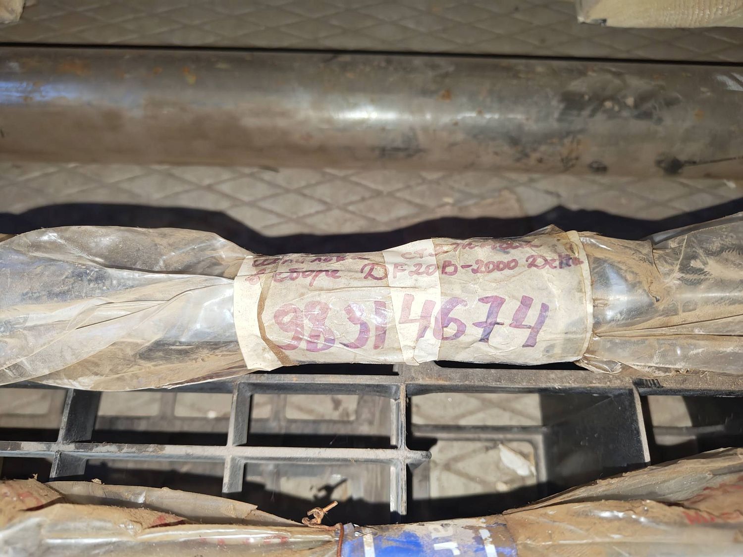 Шпилька стяжная с сборе DF20B-2000 Delta