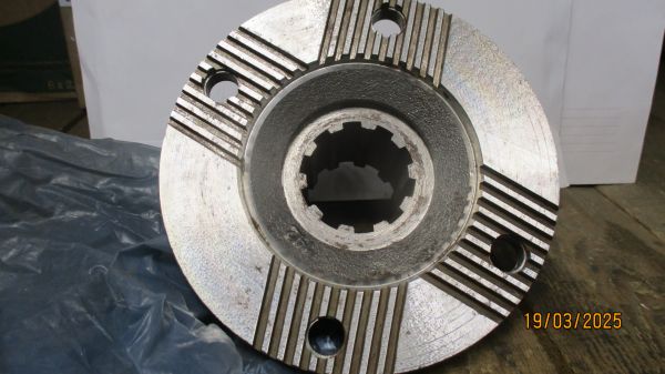 Крышка заднего подшипника первичного вала