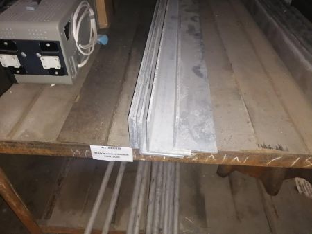 Уголок алюминиевый 100х100х6