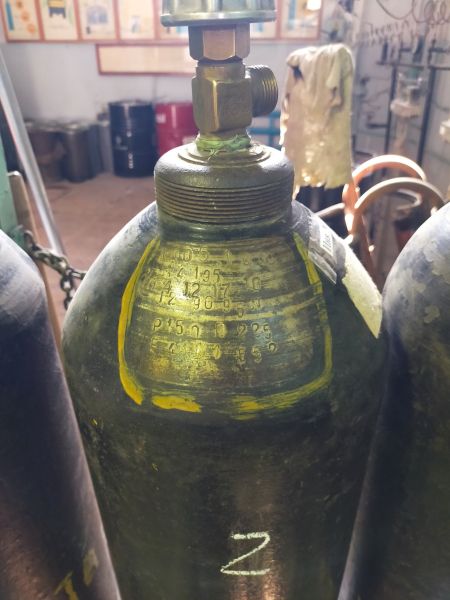 Стальной баллон углекислотный , давление 150/225 кгс/см2, объём 40 литров