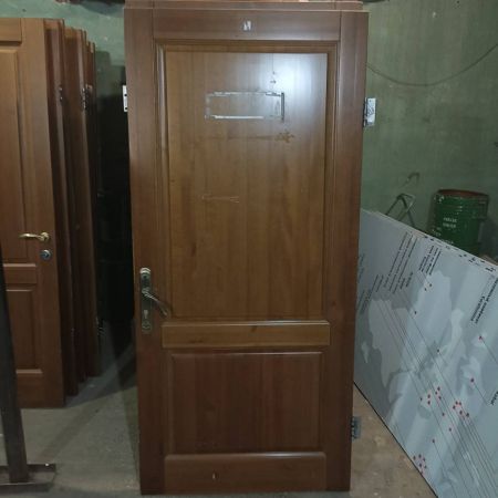 Дверь деревянная 