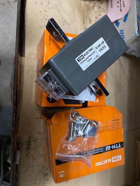 Трансформатор тока измерительный с шиной ТТН-Ш 4005-5VA0.5