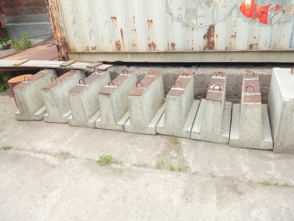 Лежень железобетонный ЛЖ-08 с закладными элементами (800х400х500 ) Серия 3.407.1-157 (КФ)