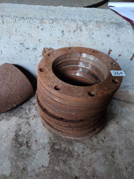 Фланец диаметром 220 